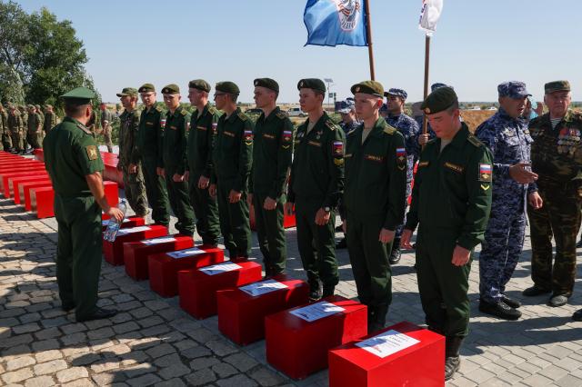 В Волгоградской области с почестями перезахоронили останки 909 защитников Отечества
