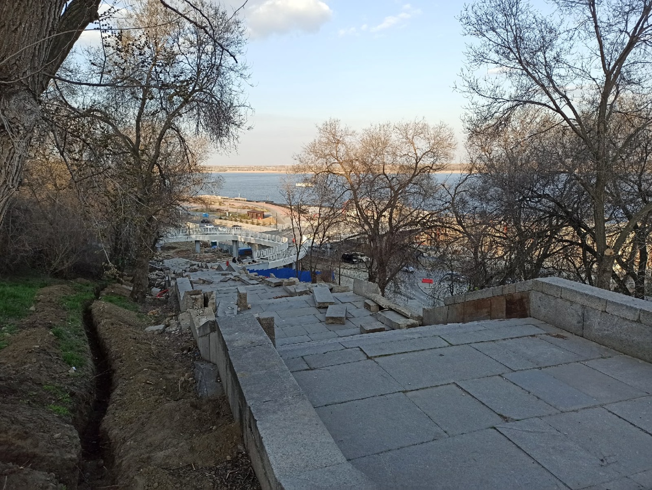 Чем уникальна ковентри в волгограде. Центральная лестница набережной Волгоград. Улица историческая Волгоград. Сквер ступеньки у собора в Волгограде. Волгоград, историческая ул., 181с1