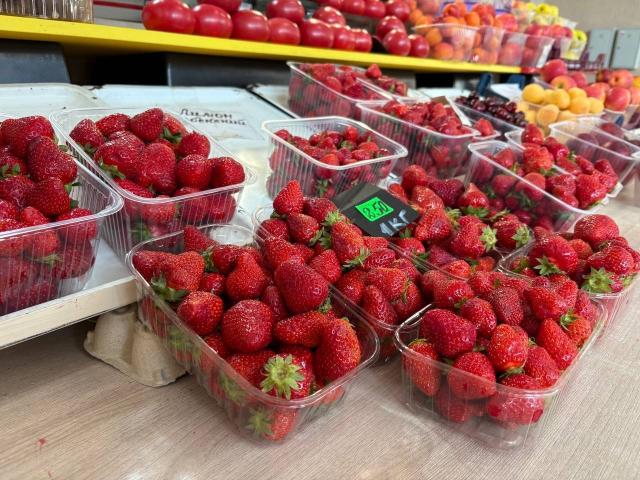 Цена против вкуса: в Волгограде стартовал клубничный сезон